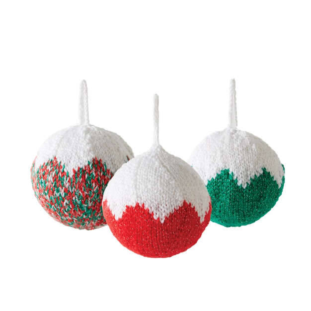 Classic Christmas Tree Ornament - Free Knitting Pattern by Yarnspirations