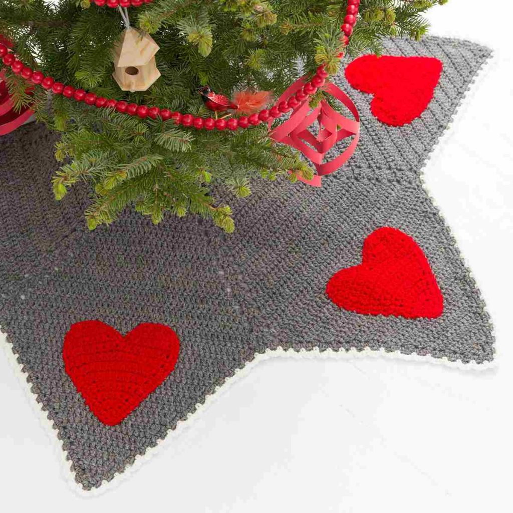 Holiday Hearts Tree Skirt