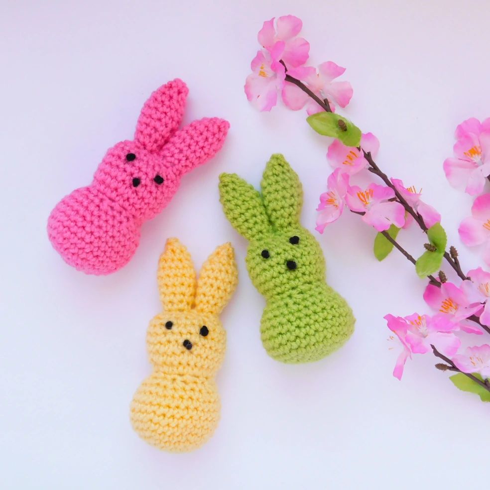 Spring Bunnies - free spring crochet pattern by ollie loops