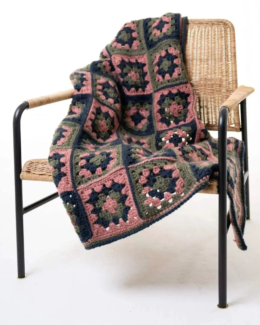 Classic Granny Square Afghan - Free Crochet Pattern