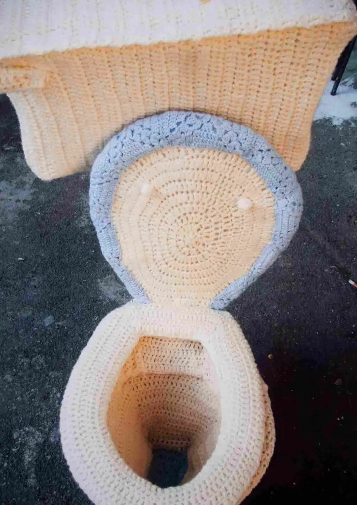 Knitted Toilet by Lauren Porter
