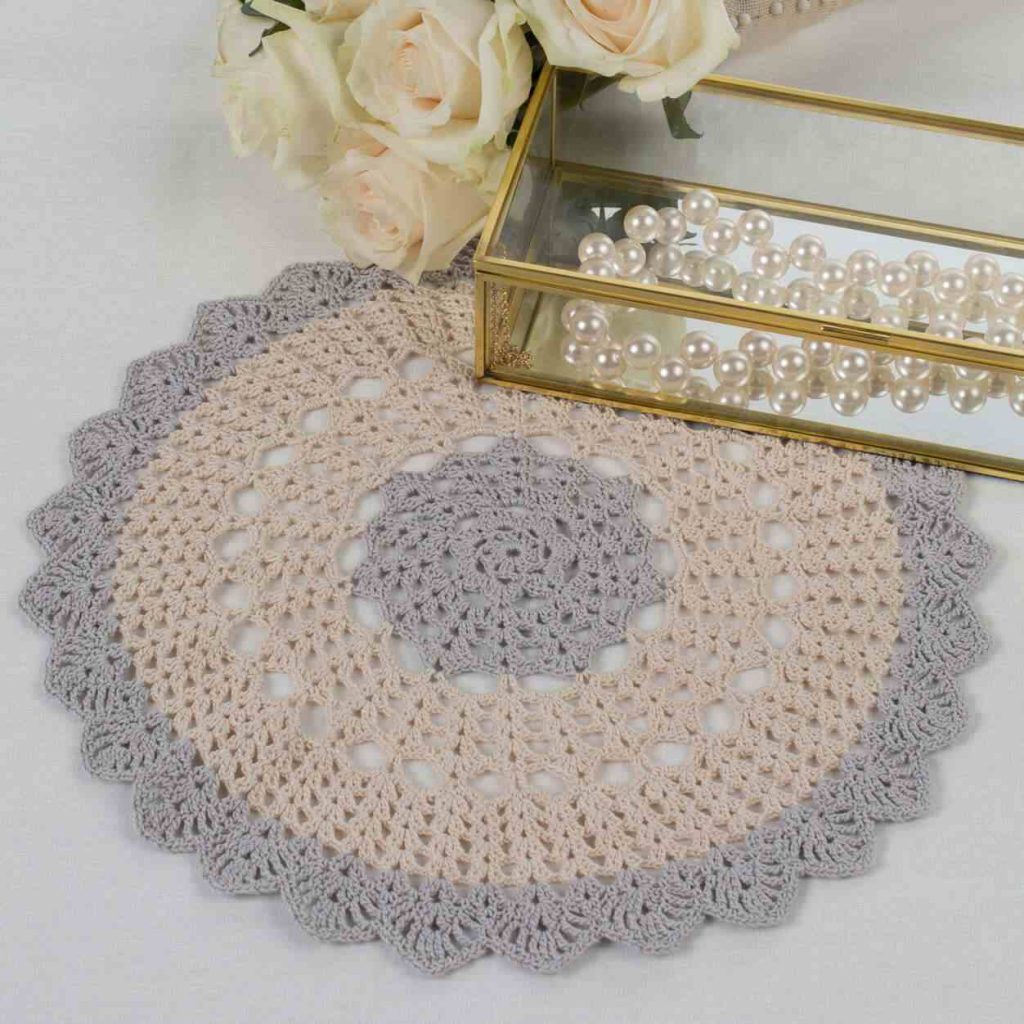 Scalloped Round Doily -- free crochet pattern_