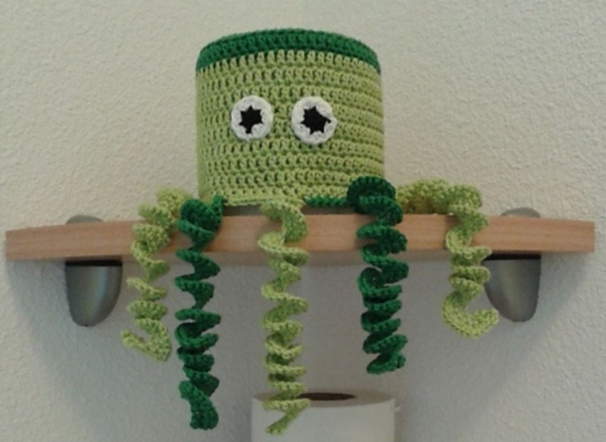 Octopus Toilet Roll Cover- Free Crochet Pattern