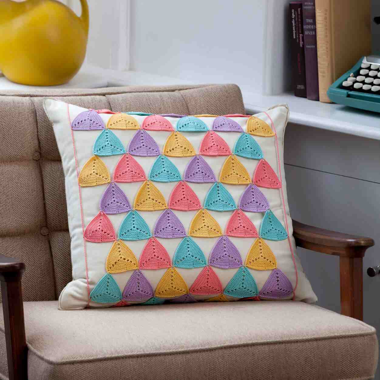 Triangle Pillow Wrap - Free Crochet Pattern