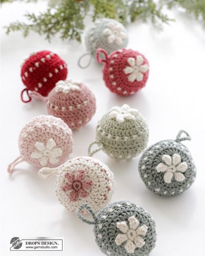 Christmas Blossoms - Free Crochet Pattern