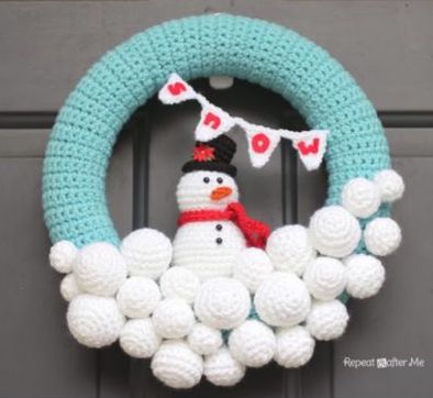 Crocheted Snowball Wreath - Free Crochet Pattern