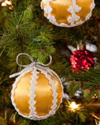 Lacy Christmas Ornaments - Free Crochet Pattern