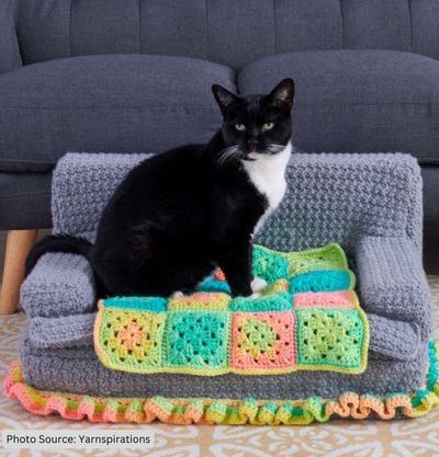 Crochet Kitty Couch - free crochet pattern